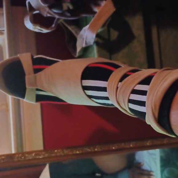 Shoe - Picture 2 of 3